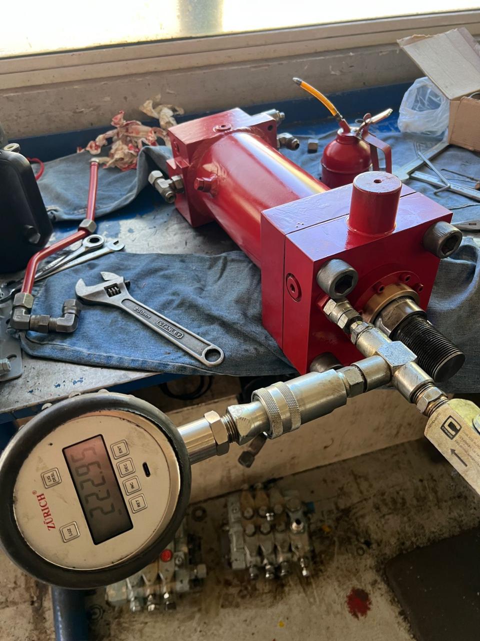 Industrial hydraulic cylinder